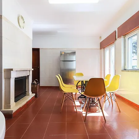 Classic With Pool By Homing *