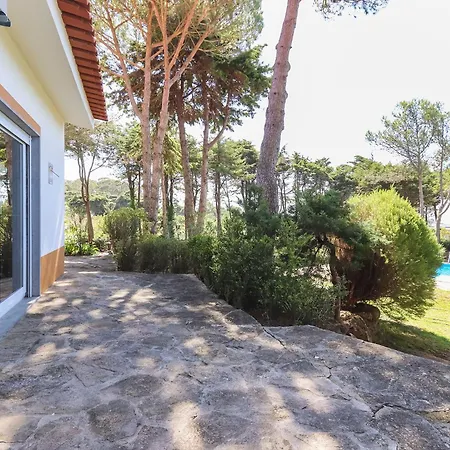 Villa Classic With Pool By Homing *