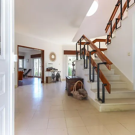 Villa Classic With Pool By Homing Sintra