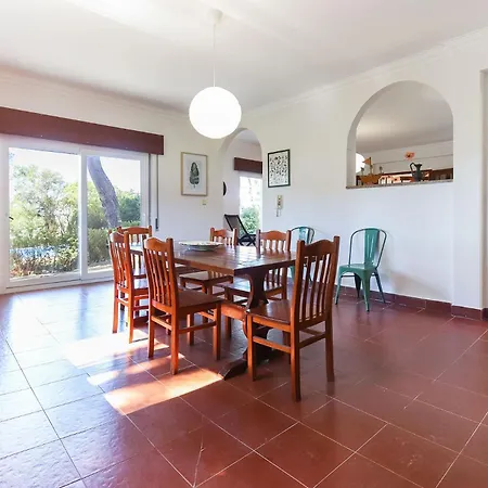 Classic With Pool By Homing Villa