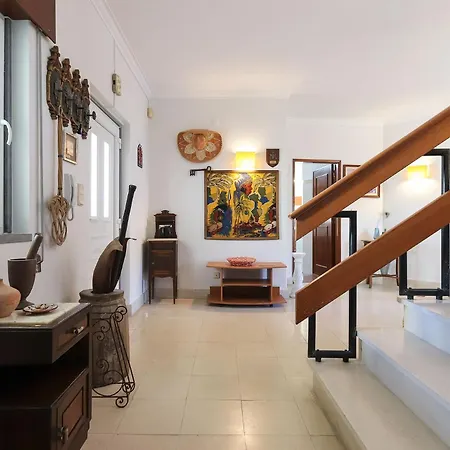 Villa Classic With Pool By Homing *